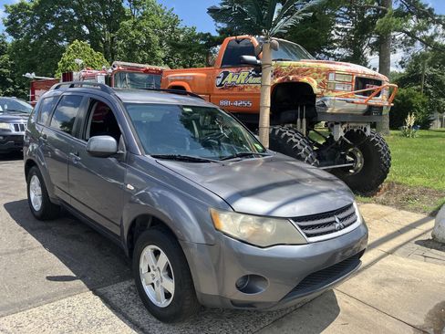 Used 2009 Mitsubishi Outlander ES image 2