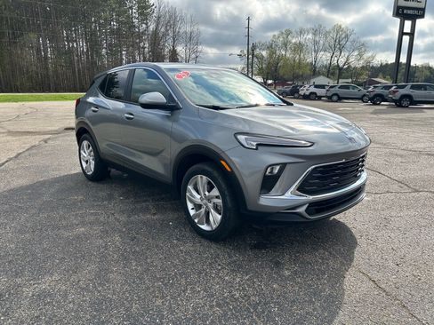 Used 2025 Buick Encore GX Preferred AWD/4WD image 2