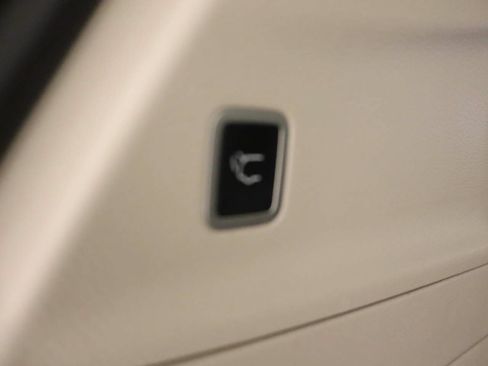 Used 2024 Chrysler Pacifica Touring-L FWD image 18