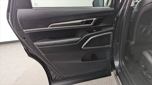 Used 2025 Kia Telluride S AWD/4WD image 16