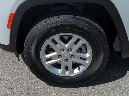 New 2025 Jeep Grand Cherokee Laredo AWD/4WD image 11