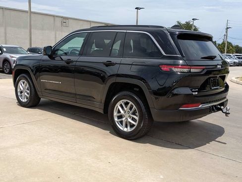 Used 2024 Jeep Grand Cherokee Laredo X w/ Luxury Tech Group I AWD/4WD image 8
