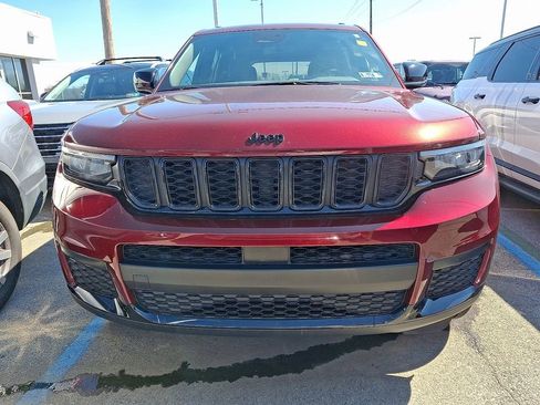 Used 2023 Jeep Grand Cherokee L Laredo image 2