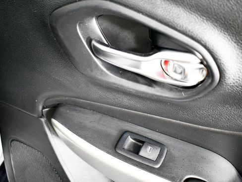 Used 2017 Jeep Cherokee Trailhawk w/ Comfort/Convenience Group image 30