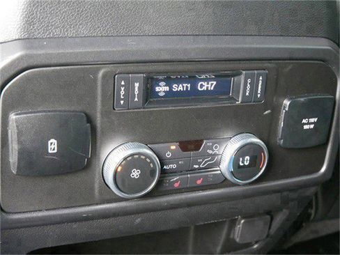 Used 2021 Ford Expedition Limited image 16