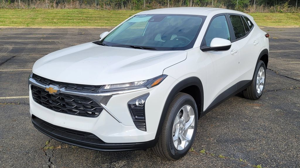 New 2026 Chevrolet Trax LS w/ LS Convenience Package FWD image 3