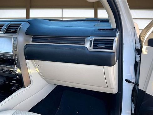 Used 2021 Lexus GX 460 Premium w/ Premium Package image 17