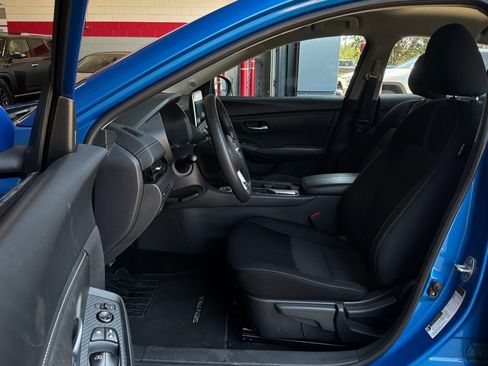 Used 2025 Nissan Sentra SV FWD image 10