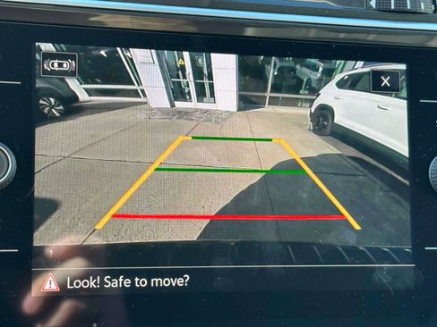 New 2024 Volkswagen Tiguan SE image 28