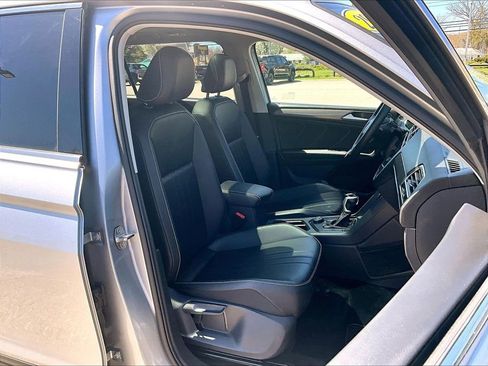 Used 2024 Volkswagen Tiguan SE AWD/4WD image 11