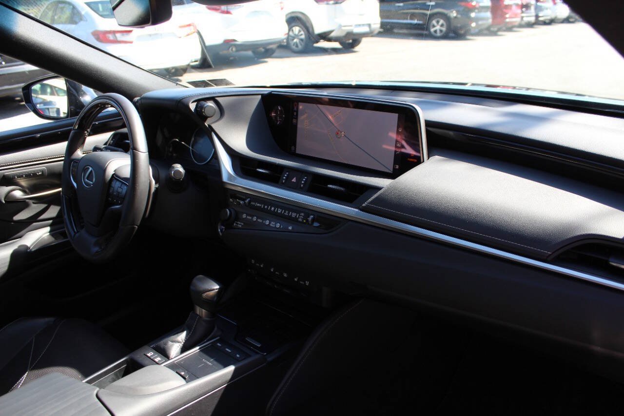 Used 2020 Lexus ES 300h w/ Accessory Package 2 FWD image 18