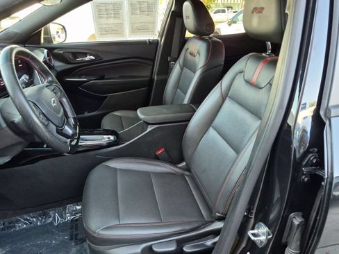 Used 2024 Chevrolet Trax RS w/ Sunroof Package FWD image 21