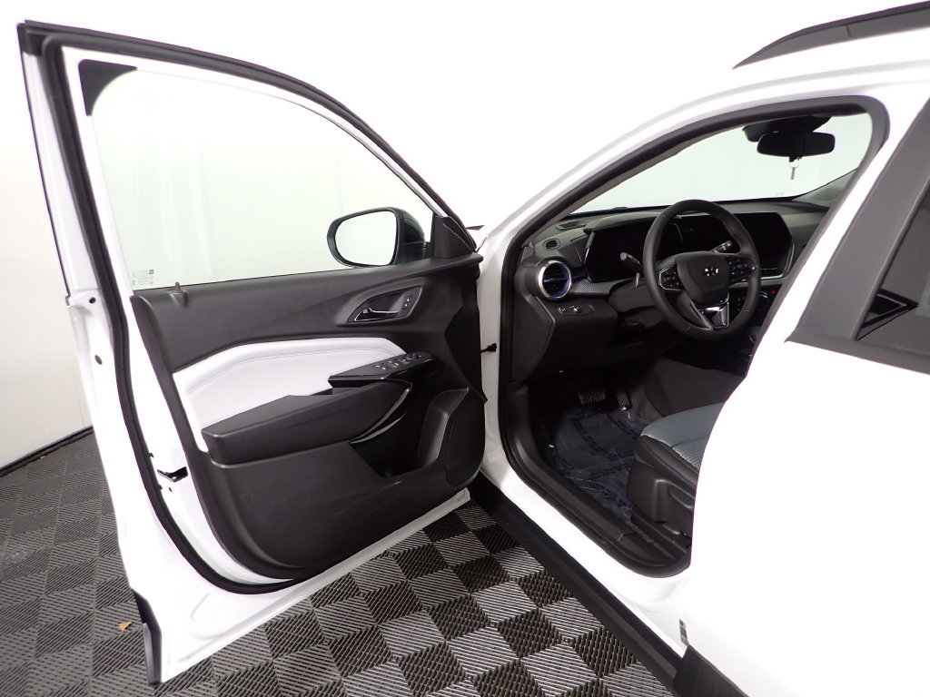 New 2026 Chevrolet Trax LT w/ Midnight Edition FWD image 18