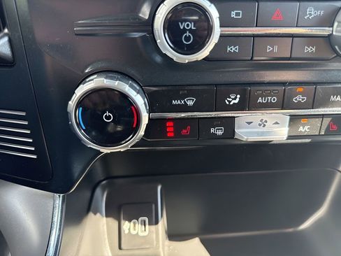 Used 2025 Ford F150 Lightning XLT AWD/4WD image 23