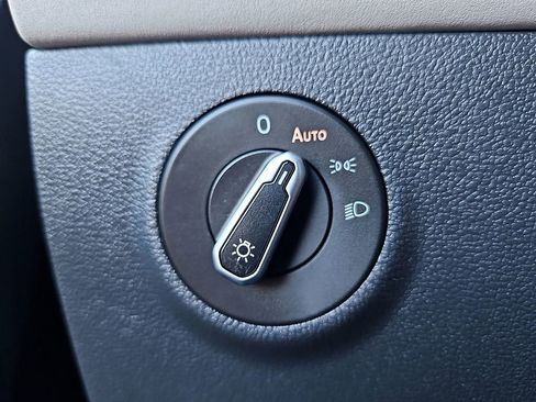 Certified 2025 Volkswagen Taos SE w/ Panoramic Sunroof Package image 26