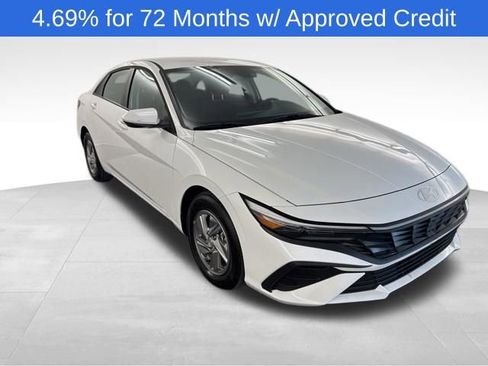 Used 2025 Hyundai Elantra SE FWD image 1