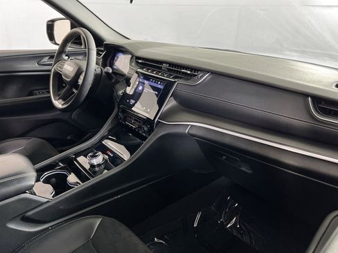 Used 2023 Jeep Grand Cherokee L Laredo image 28