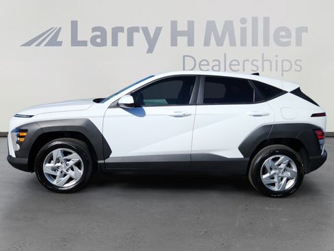 Used 2025 Hyundai Kona SE image 2