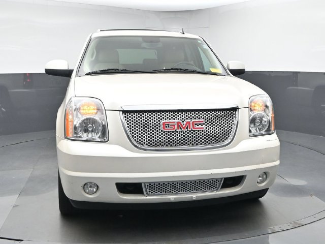 Used 2012 GMC Yukon Denali RWD image 2