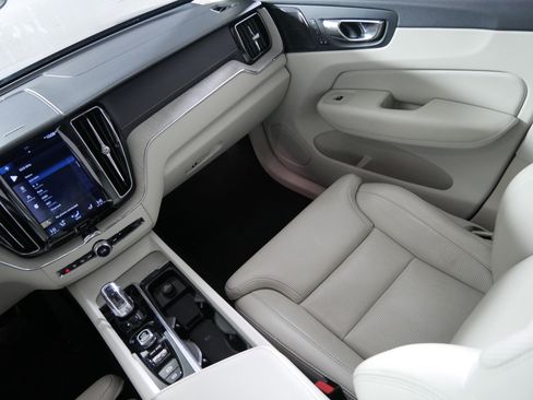 Used 2019 Volvo XC60 T8 Inscription w/ Advanced Package image 11