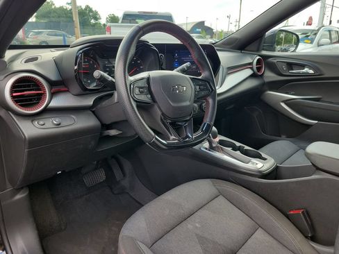 Used 2024 Chevrolet Trax RS w/ Sunroof Package FWD image 21