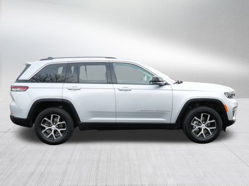 Used 2023 Jeep Grand Cherokee Limited w/ Luxury Tech Group II image 8
