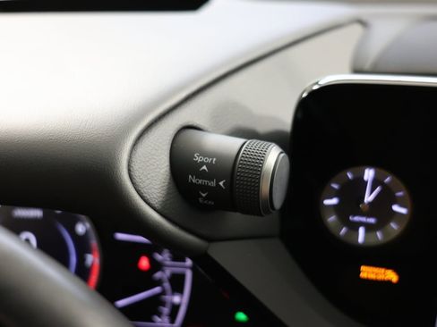 Used 2024 Lexus ES 350 Ultra Luxury w/ Accessory Package (Z2) image 31