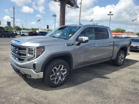 Used 2024 GMC Sierra 1500 SLT w/ SLT Convenience Package AWD/4WD image 2