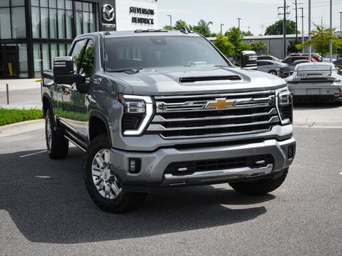 Used 2024 Chevrolet Silverado 2500 High Country w/ High Country Premium Package AWD/4WD image 2