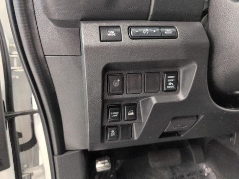 Used 2022 Nissan Frontier SV AWD/4WD image 10