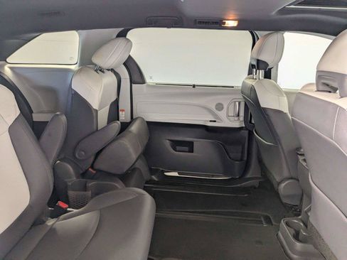 Used 2021 Toyota Sienna XSE AWD/4WD image 32