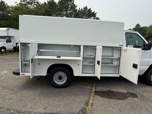 New 2027 Ford E-350 and Econoline 350 Super Duty w/ Power Equipment Group RWD image 5