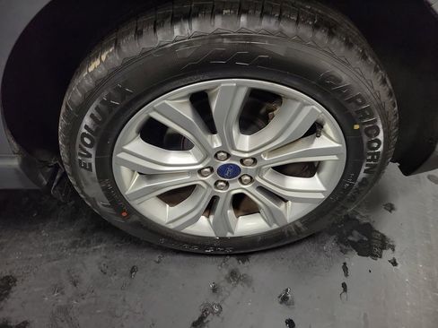 Used 2021 Ford Edge Titanium w/ Equipment Group 301A image 10