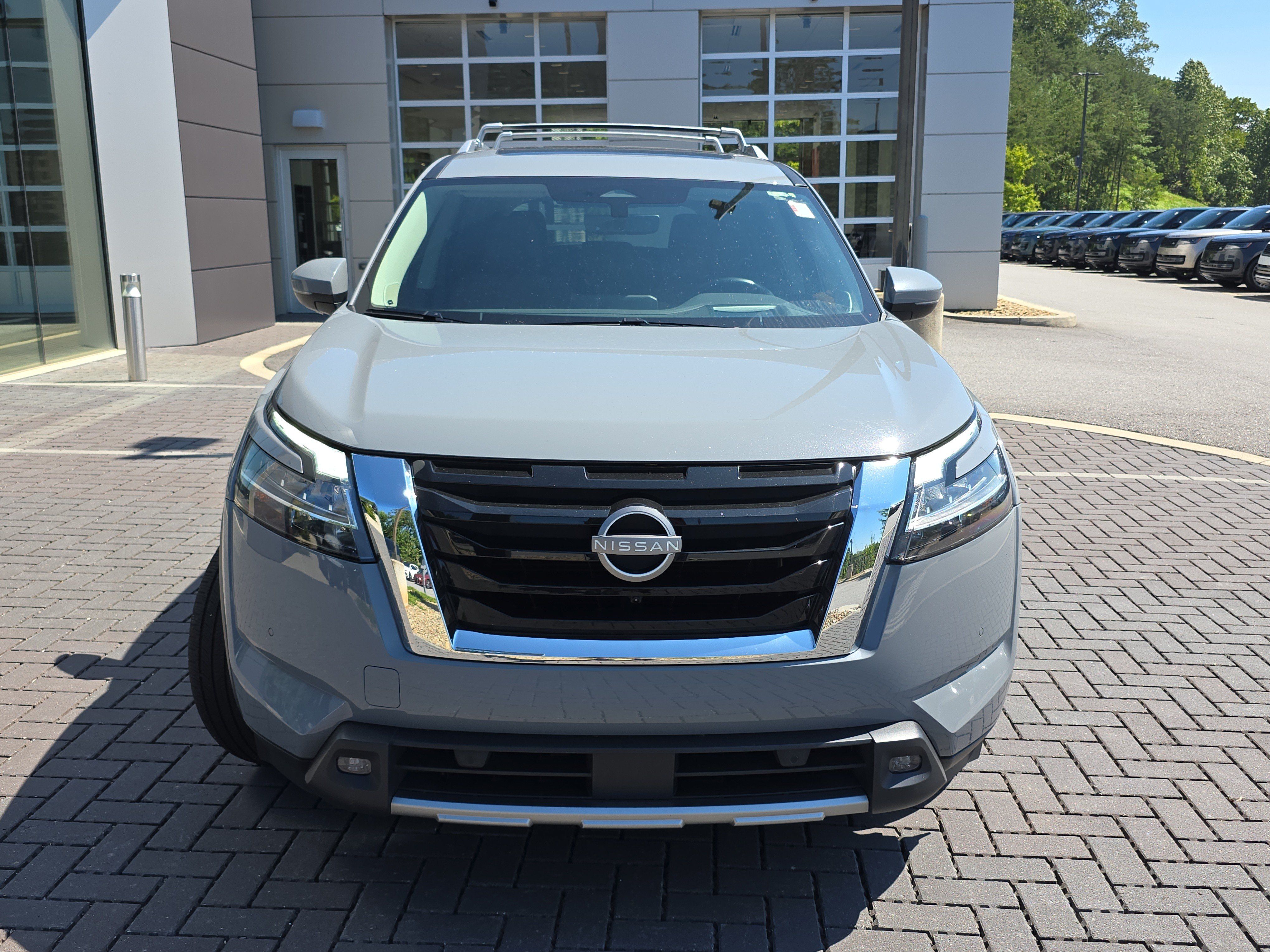 Used 2024 Nissan Pathfinder Platinum w/ Cargo Package AWD/4WD image 2