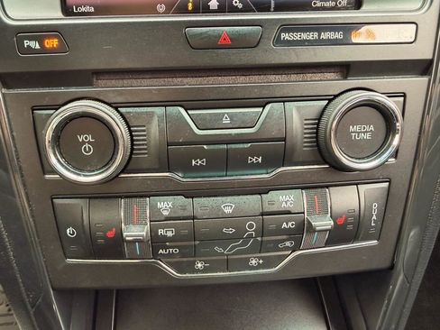 Used 2016 Ford Explorer XLT w/ Equipment Group 202A AWD/4WD image 36
