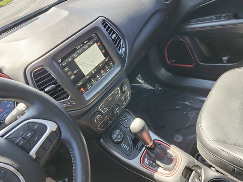Used 2017 Jeep Compass Trailhawk w/ Leather Interior Group AWD/4WD image 32