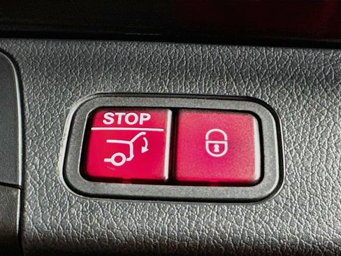 Used 2023 Mercedes-Benz GLB 250 image 33