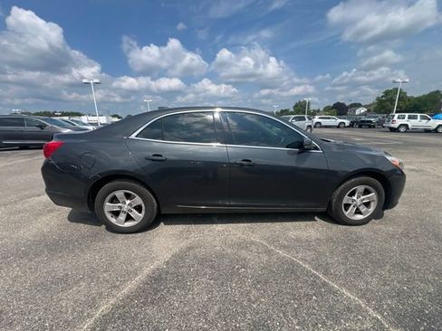 Used 2016 Chevrolet Malibu LT FWD image 4