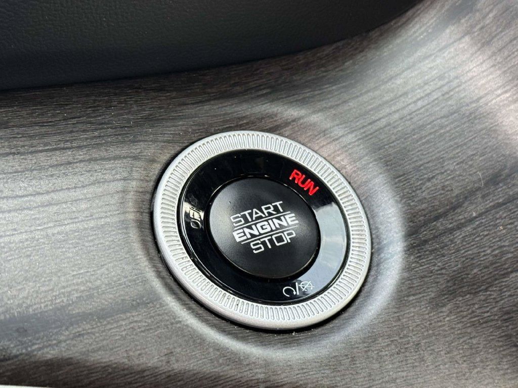 Used 2024 Jeep Grand Cherokee Limited AWD/4WD image 22