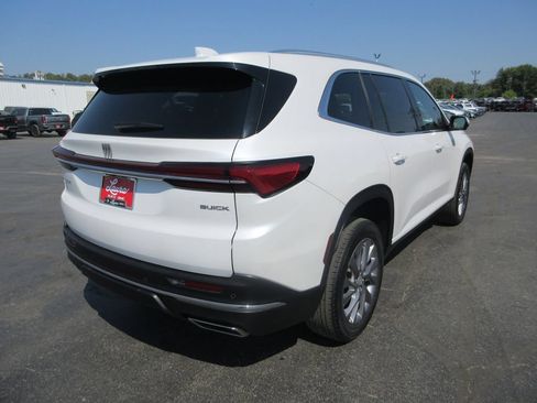 Certified 2025 Buick Enclave Preferred FWD image 6