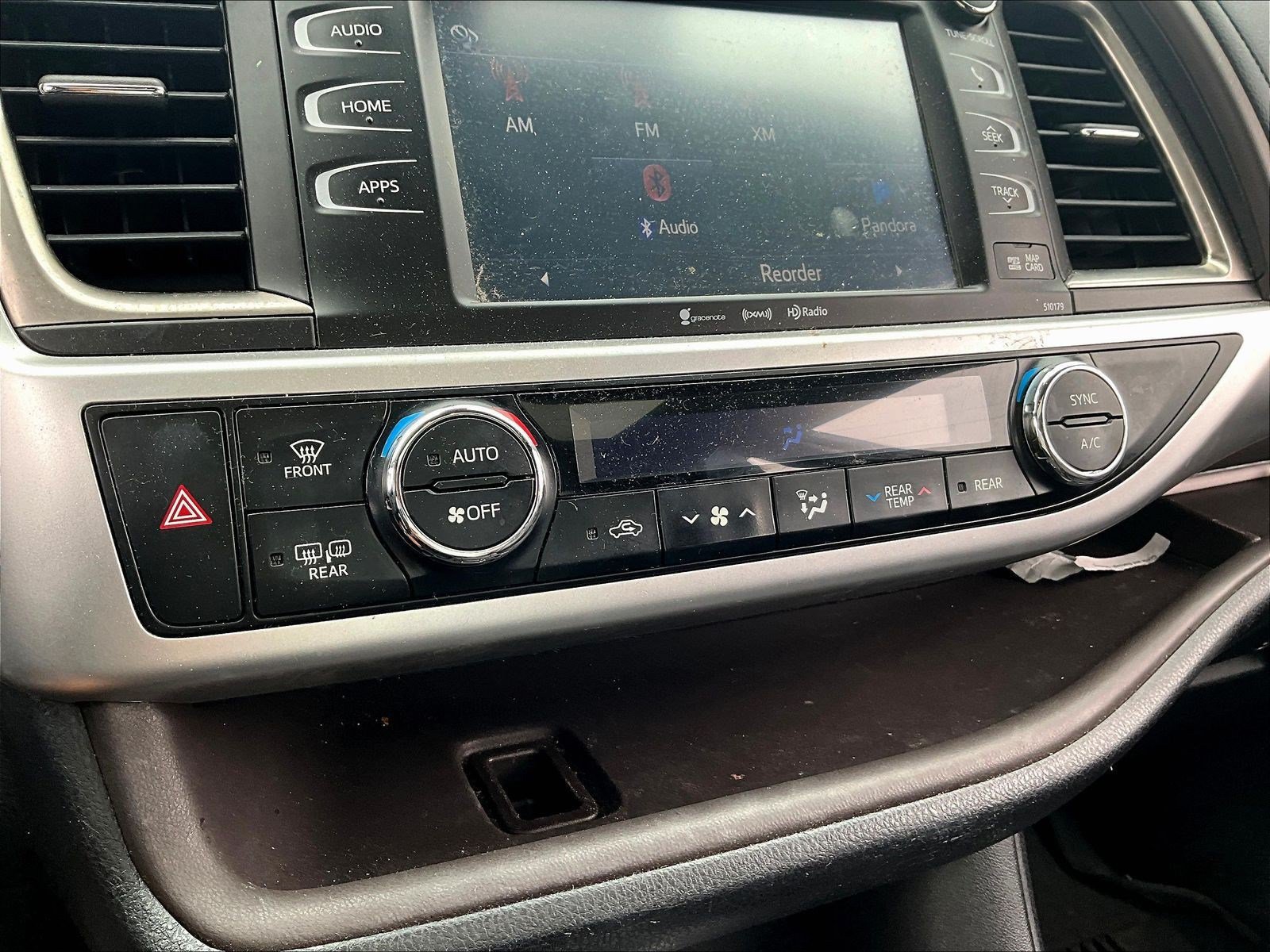 Used 2018 Toyota Highlander XLE AWD/4WD image 15