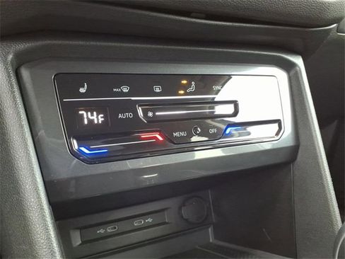 Used 2022 Volkswagen Tiguan SE image 22