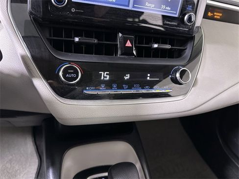 Used 2022 Toyota Corolla LE image 17