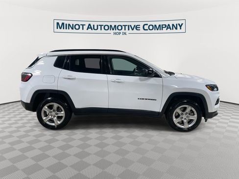 Used 2024 Jeep Compass Latitude image 9