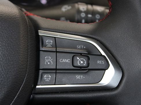Used 2025 Jeep Compass Trailhawk AWD/4WD image 34