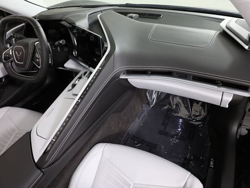 Used 2025 Chevrolet Corvette Stingray Premium Conv w/ Z51 Performance Package RWD image 32