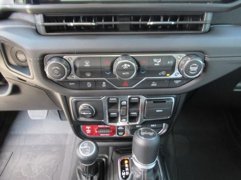 New 2026 Jeep Wrangler Unlimited Rubicon w/ Technology Group image 24