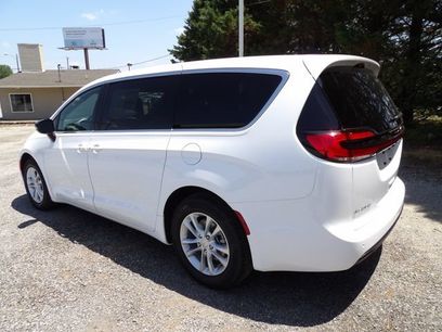 New 2027 Chrysler Pacifica Select