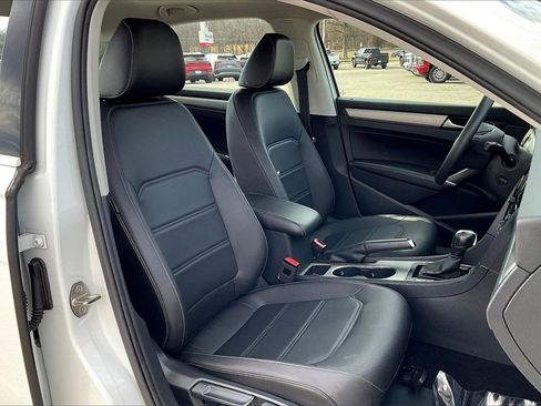 Used 2022 Volkswagen Passat 2.0T SE image 7