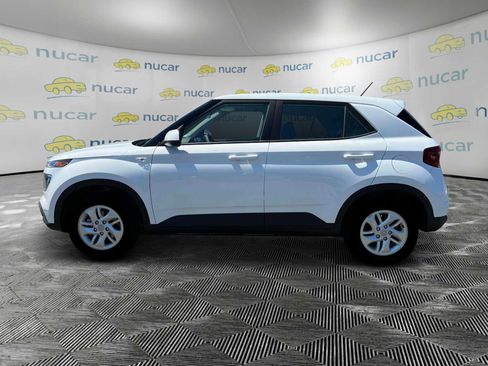 New 2025 Hyundai Venue SE image 4